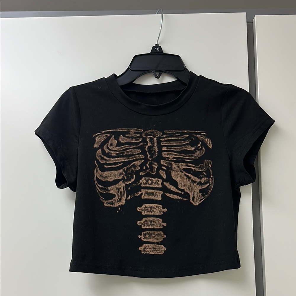 Black Short Sleeve Crop Top with Graphic Skeleton Design